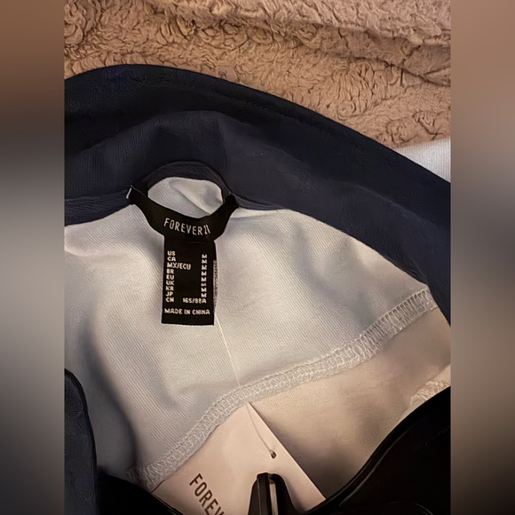 FOREVER 21 CALIFORNIA STRIPED GRAPHIC LONG-SLEEVE POLO TOP - Picture 5 of 6